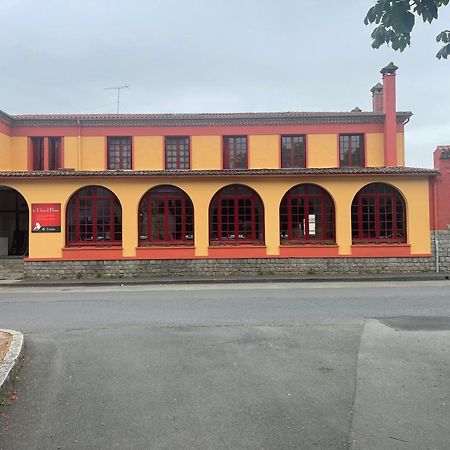 Hotel du Cheval Blanc Cerizay Buitenkant foto