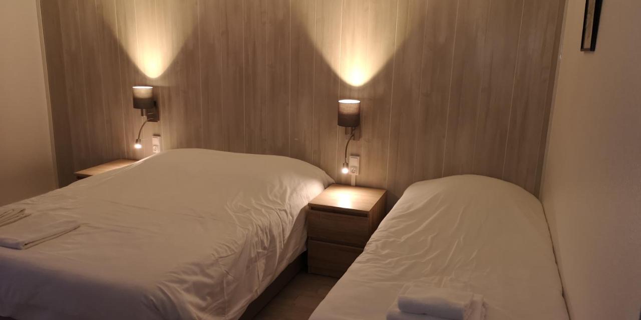 Hotel du Cheval Blanc Cerizay Kamer foto